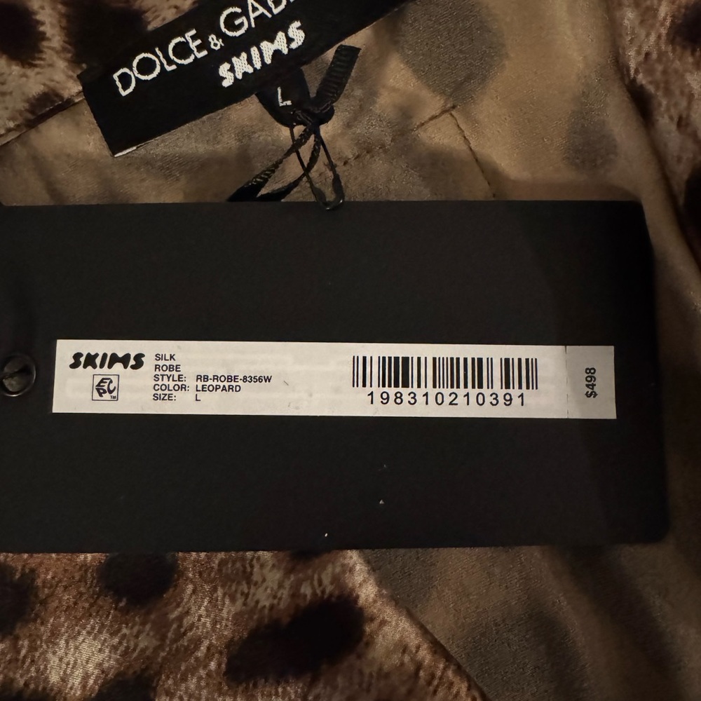 Skims x Dolce & Gabbana Leopard Print Silk Robe - Picture 9 of 9